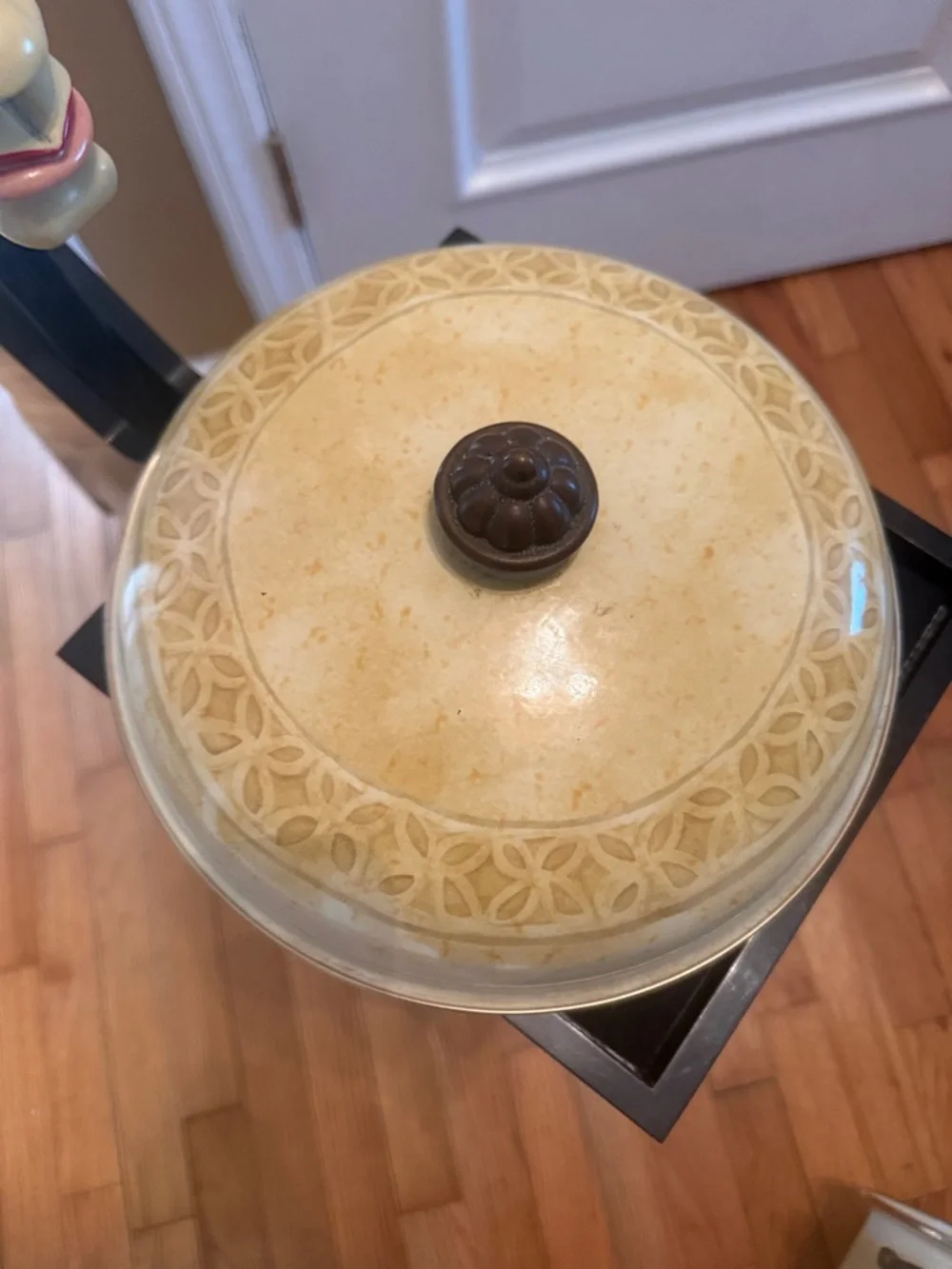 Tabletops Unlimited Bellagio 2 QT Enamel Dutch Oven - Cream with Palm Tree